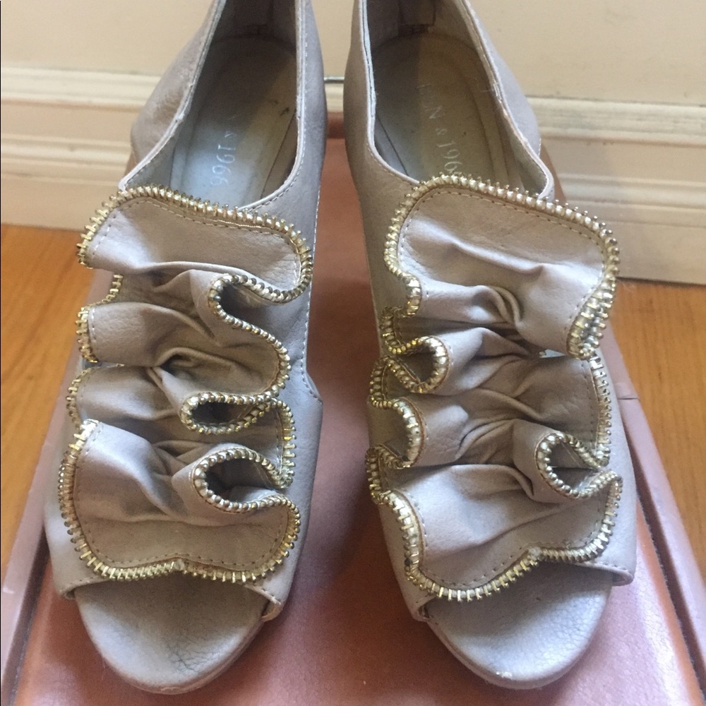 Open tole high heel